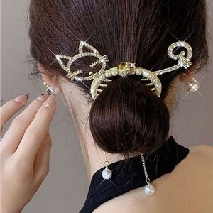 Gold Cat-Inspired Hair Clip